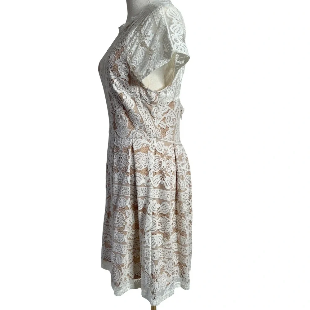 Francesca's Lace Dress Medium Ivory‎ Nude Overlay Fit & Flare Short Sleeve